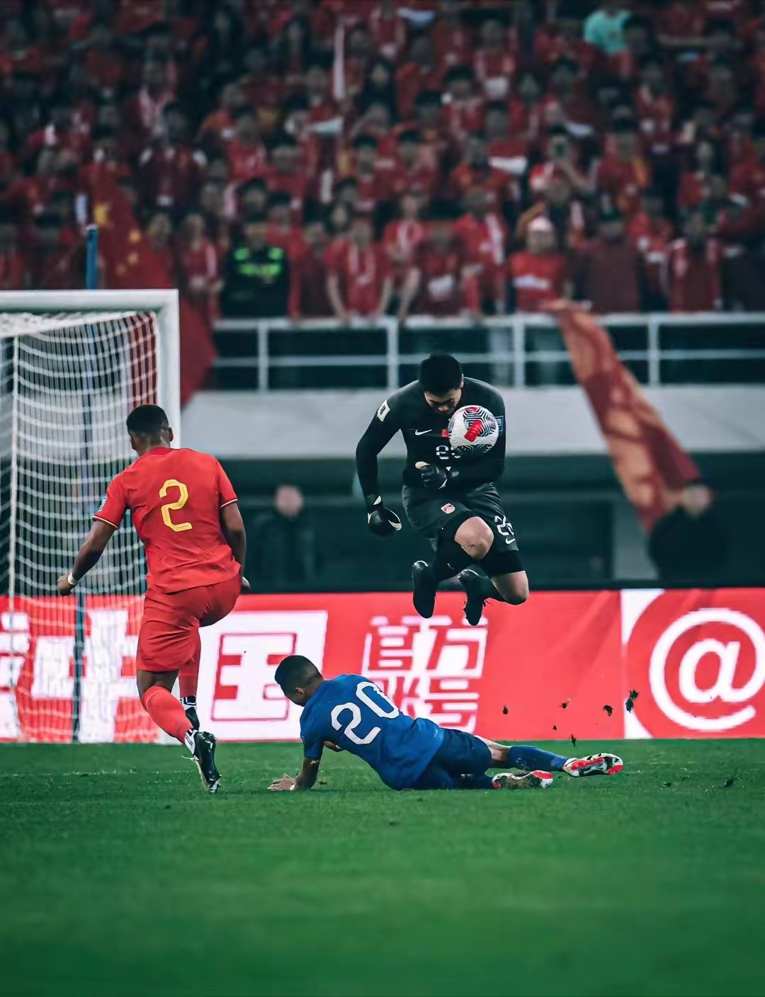 里程碑夜山东泰山刷新队史纪录，欧联今夜刷纪录，赛场秩序良好，球队文化再被提及的简单介绍