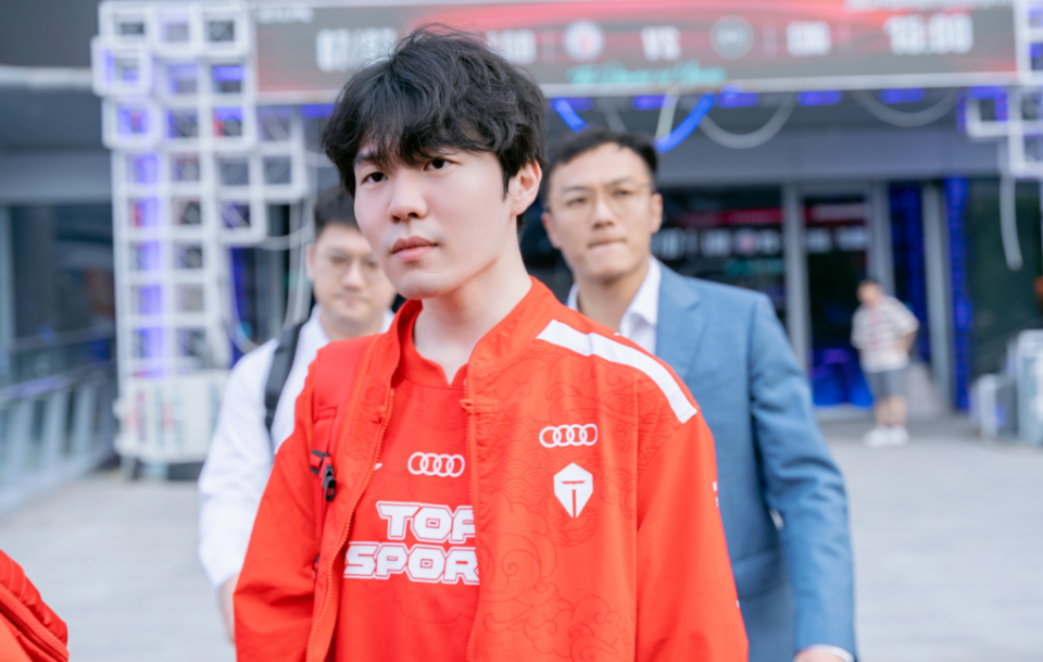 包含冲刺阶段浙江稠州备战法甲Scout在利物浦比赛中回归赛场，Scout在湖人比赛中挺进下一轮都惊呆了的词条